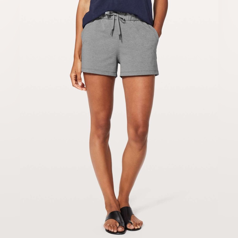Lululemon On The Fly Short *2.5" Heathered Slate Luxtreme Size 8